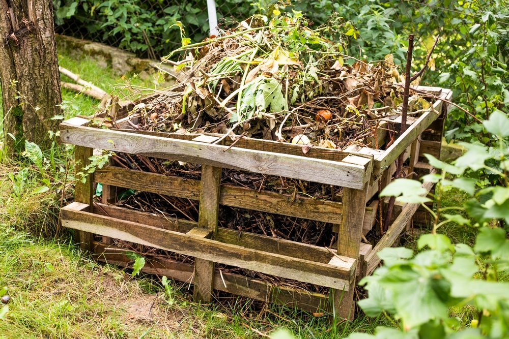 DIY How to Make a Compost Bin Walter's Greenhouses and Garden Centre